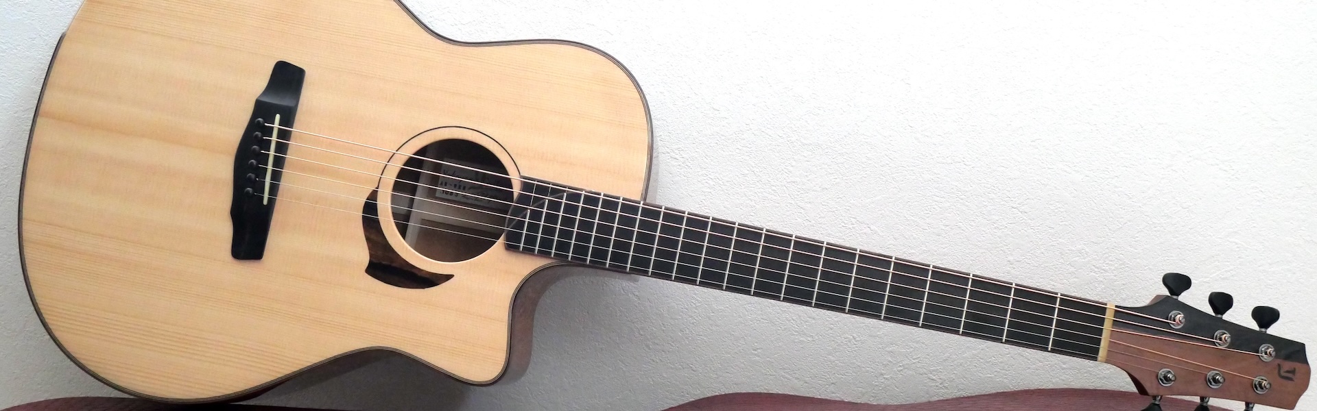 Yokoyama Guitars - Leaf Quiet Nylon - - www.muniloslagos.cl